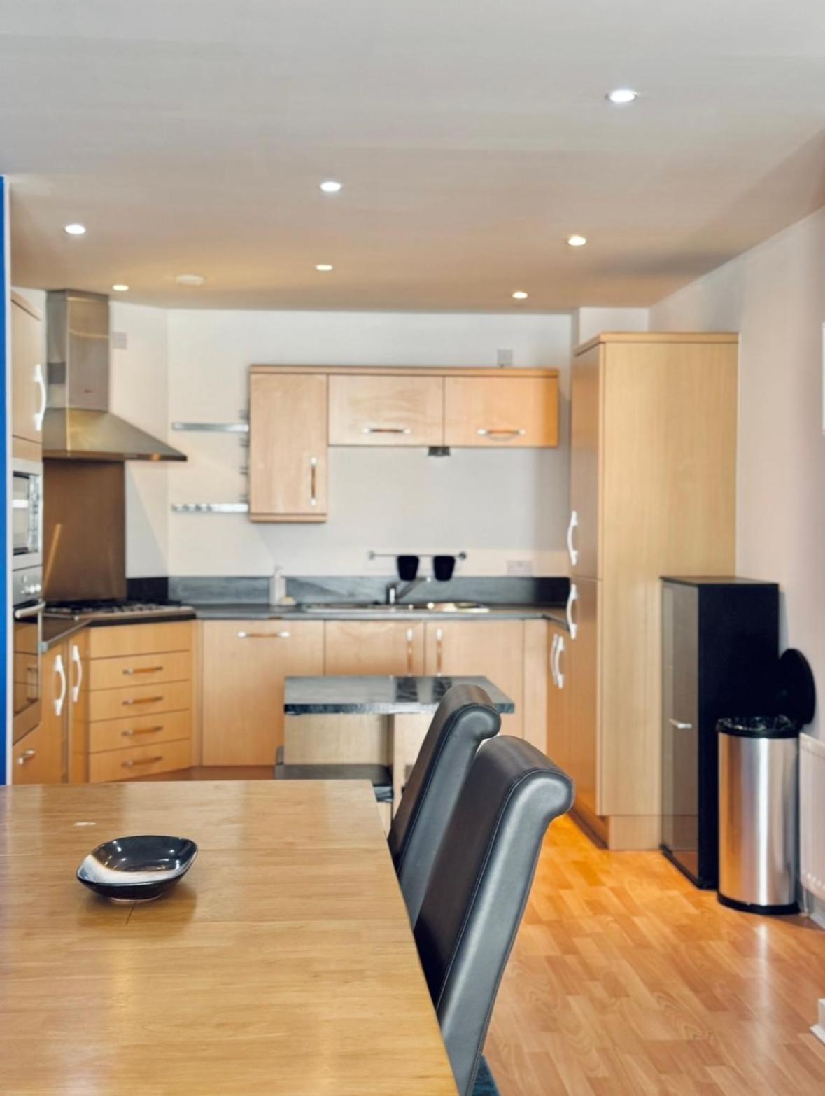 Modern Two Bedroom Apartments Эдинбург Экстерьер фото
