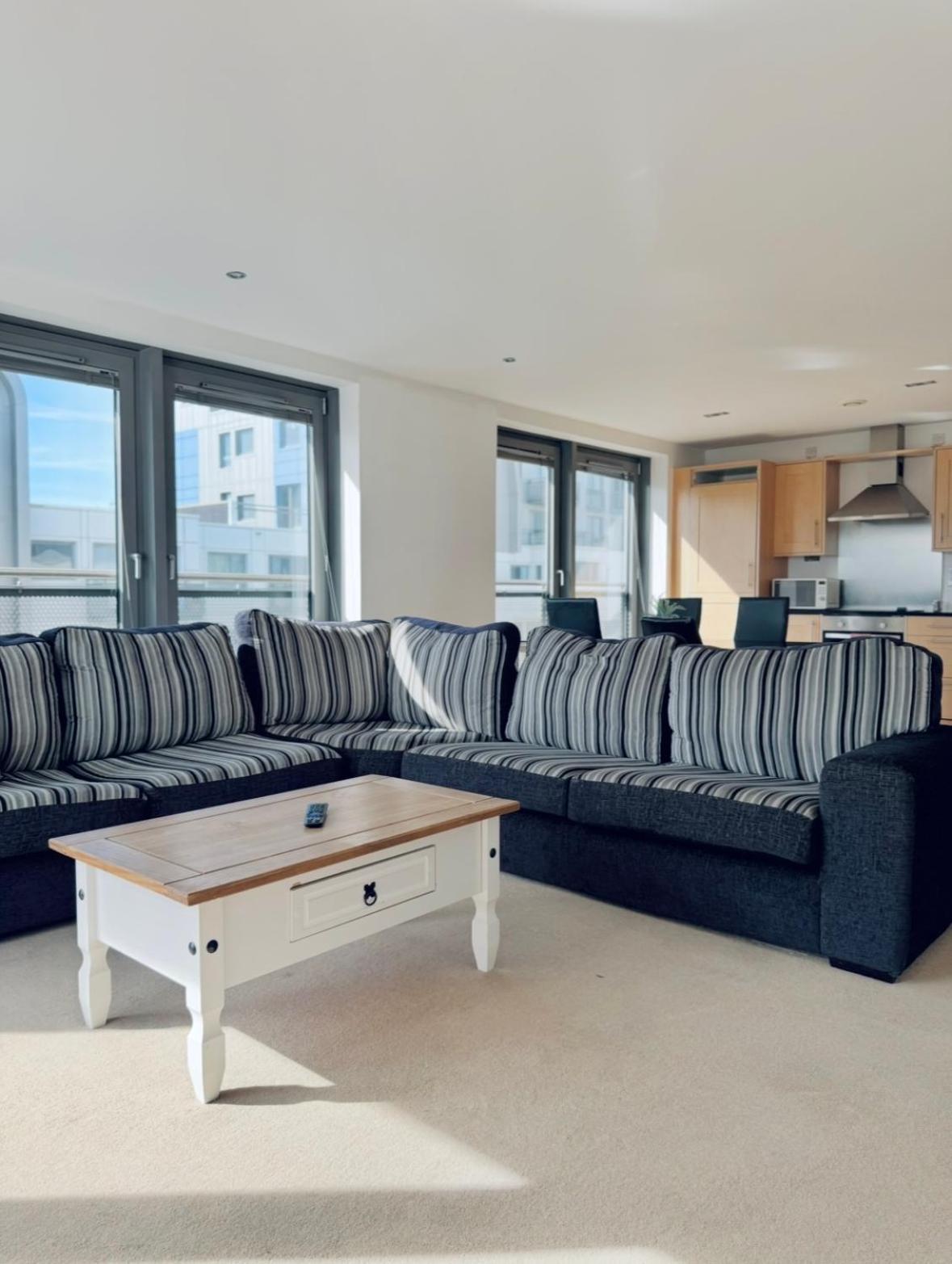 Modern Two Bedroom Apartments Эдинбург Экстерьер фото