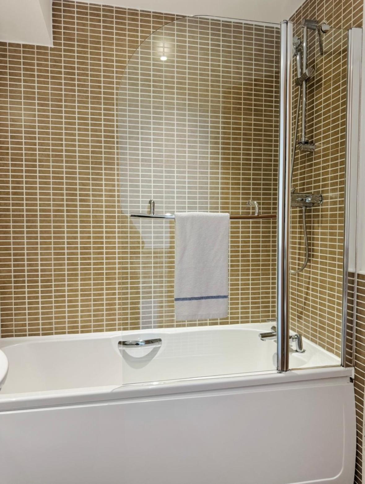 Modern Two Bedroom Apartments Эдинбург Экстерьер фото