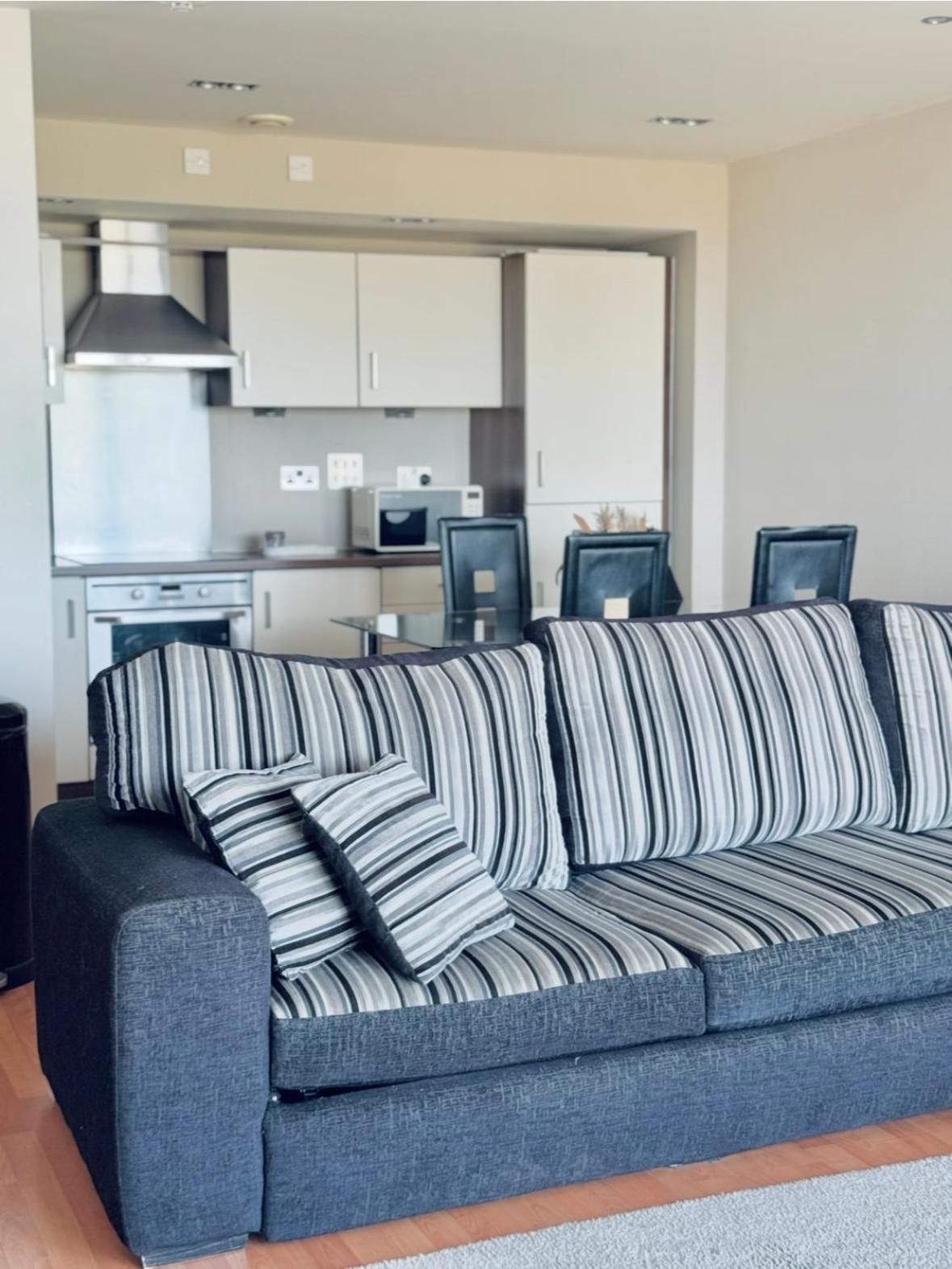Modern Two Bedroom Apartments Эдинбург Экстерьер фото